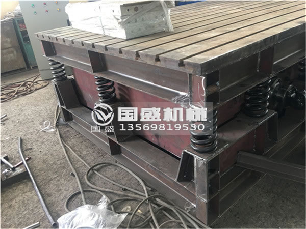 振動平台的振動電機安裝位置 振動平台的振動電機安裝位置
